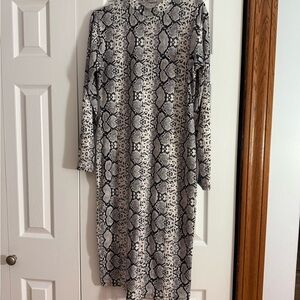Chic Long Sleeve Snake Print Dress